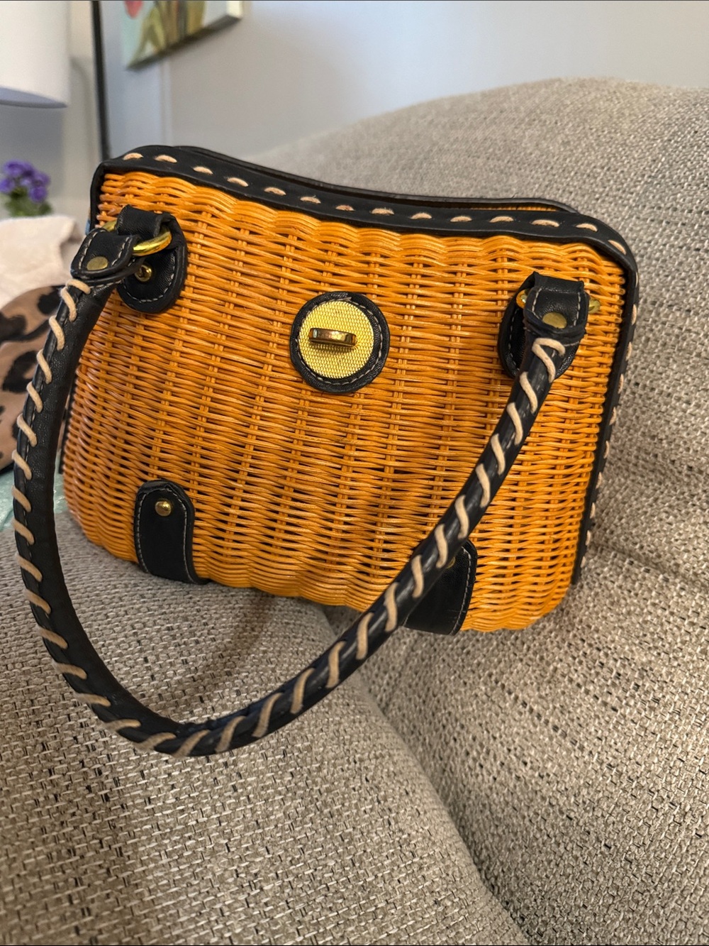 ๐. NEW ๐ Vintage Woven Shoulder Bag with Black Trim - Picture 1 of 6